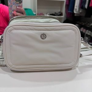 lululemon crossbody camera bag 2l